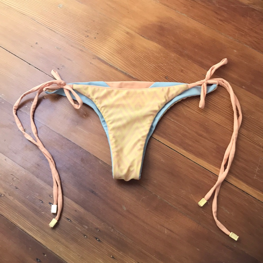 AMARA • Bizarre Love Triangle bottom
